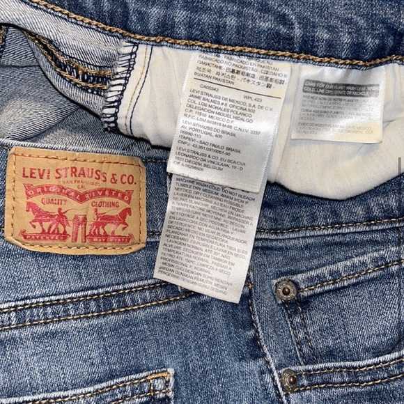 LEVIS sz 27 denim shorts 5 inch inseam with some stretch and roll up cuff option - Picture 2 of 5